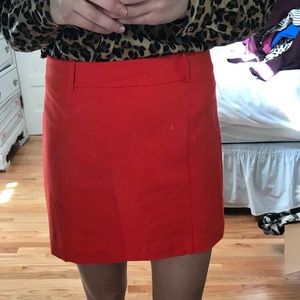 Cute orange mini skirt!